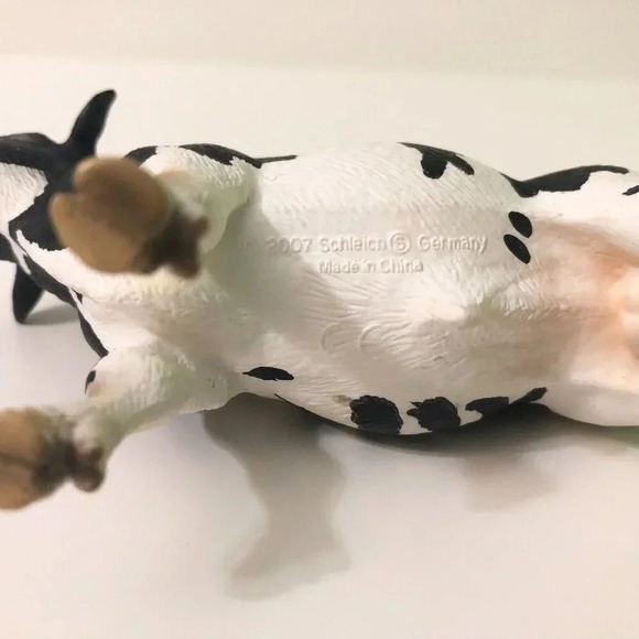 2007 Schleich Holstein Bull  Cow Dairy Farm Figure Black and White - Picture 9 of 14